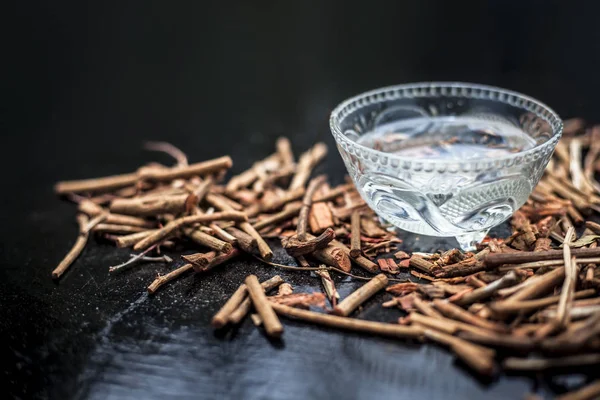 Ramo Mosto Indio Con Agua Preparada Taza Vidrio — Foto de Stock