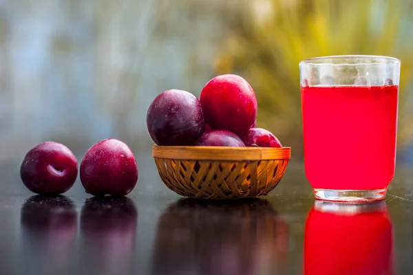 Fresh Plums Juice Glass Table — Stock Photo, Image