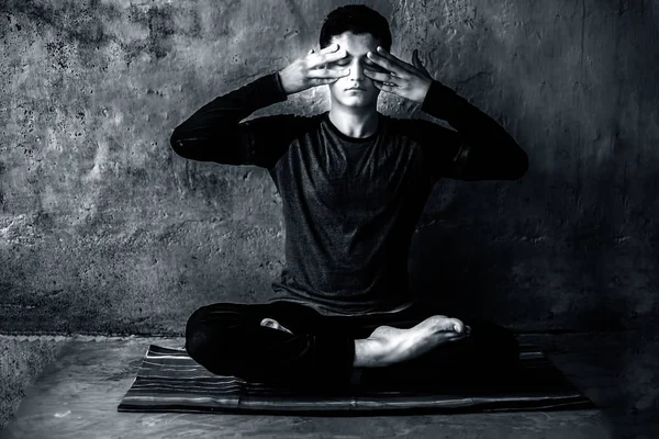 Teenage Boy Wearing Black Colored Attire Doing Yoga Colorful Traditional — Stock Photo, Image