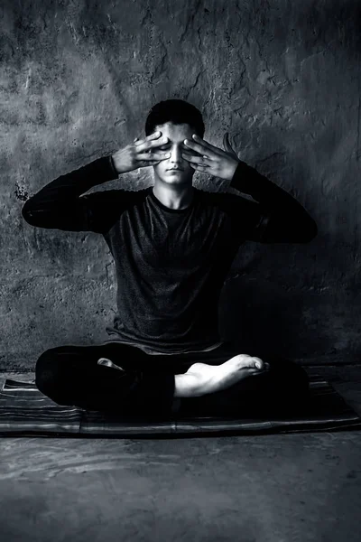 Teenage Boy Wearing Black Colored Attire Doing Yoga Colorful Traditional — Stock Photo, Image