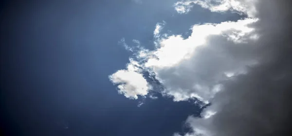 햇빛을 구름으로 — 스톡 사진