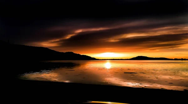 Coucher Soleil Travers Extrémité Lac Avec Coucher Soleil Dans Eau — Photo