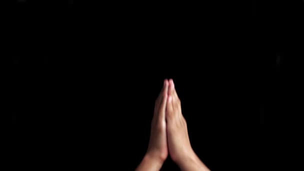 Дві Чоловічі Руки Являються Чорному Тлі Оплесків — стокове відео