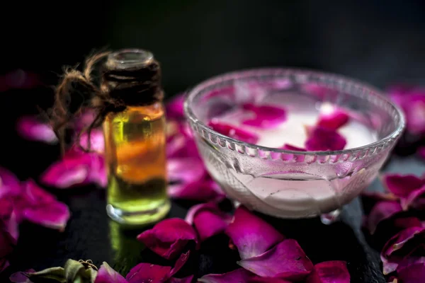 Tratamiento Facial Consistente Leche Rosas Aceite Oliva Cuencos Vidrio — Foto de Stock