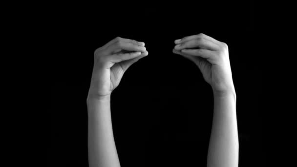 Paar Redseliger Menschlicher Hände Die Auf Schwarzem Hintergrund Isoliert Miteinander — Stockvideo