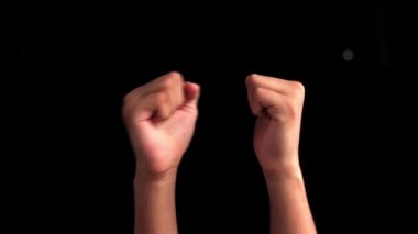 İnsan elleri geliyor ve kara zeminde izole bir şekilde havada uçuyor olsalardı el ele tutuşuyorlar..