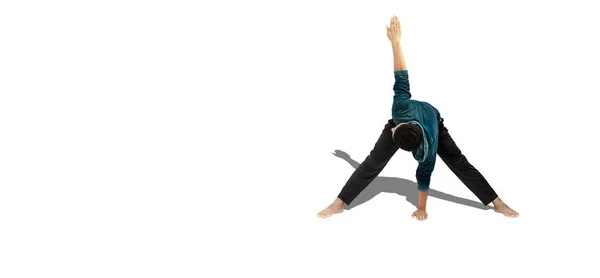 Pojken Gör Yoga Isolerad Vit — Stockfoto
