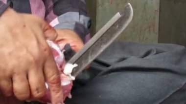 Eti doğrayan adam, yaklaşın.