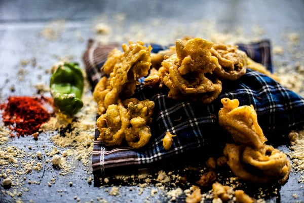 Famoso Kanda Bhaji Kanda Bhajiya Kanda Pakora Recipiente Uma Superfície — Fotografia de Stock