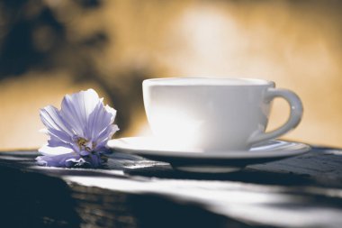 Kahve içmek için. Hoş ve güzel kokulu taze. Rahatlamak için içki