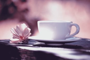 Kahve içmek için. Hoş ve güzel kokulu taze. Rahatlamak için içki