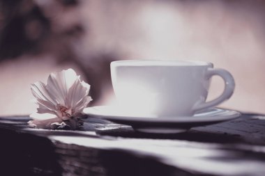 Kahve içmek için. Hoş ve güzel kokulu taze. Rahatlamak için içki