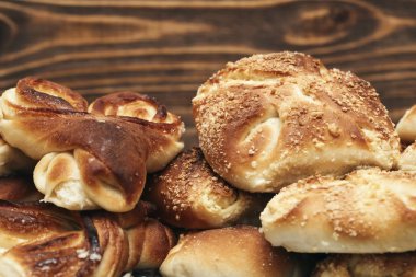 Çörekler. Ekmek. Bu pasta. Lezzetli tatlı. Kek kırmızı.