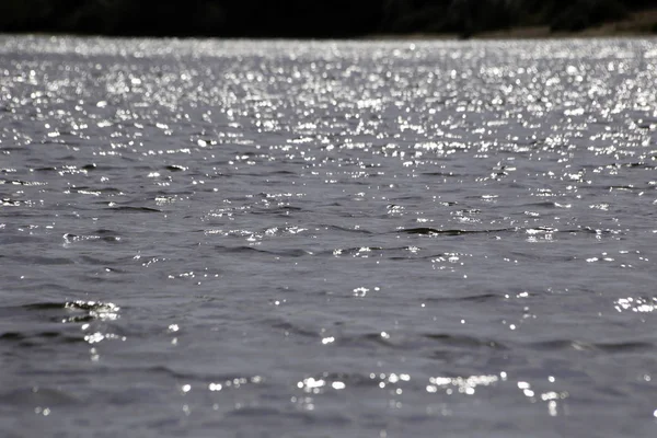 Este Rio Flui Sparkling Sol Não Ondas Grandes Água Sol — Fotografia de Stock