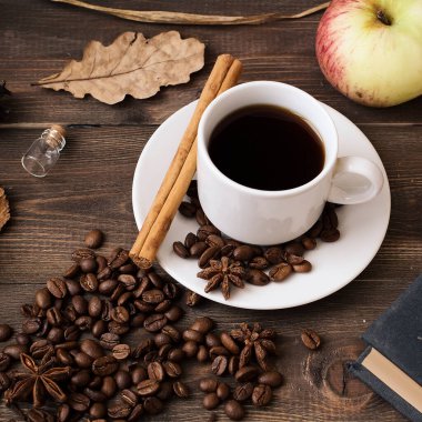 Kahve iç ve hayal kur. Sade kahve ve tahıl..