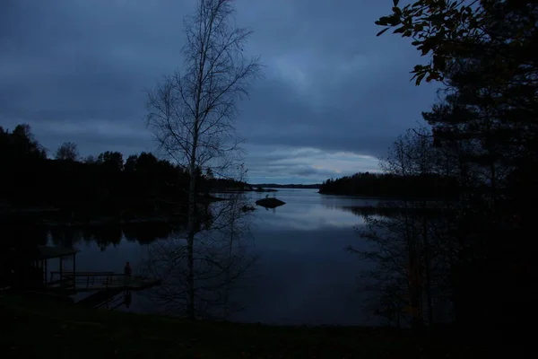 Вечер Озере Черно Серые Голубые Оттенки Мистическое Настроение Острова Берега — стоковое фото