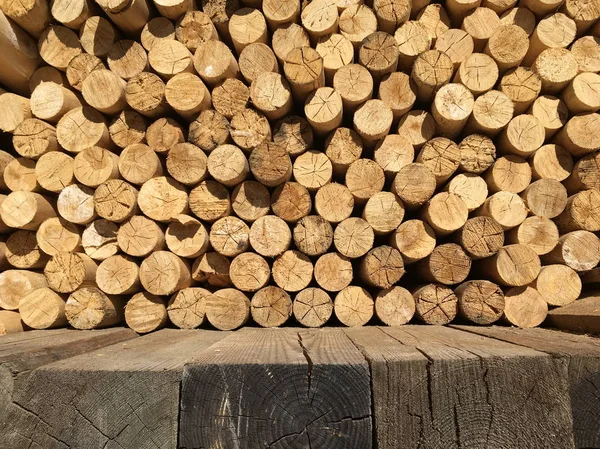 yuvarlak ağaç gövdeleri, ahşap, üst üste yığılmış, doku, arka plan, kahverengi renk