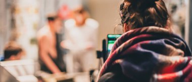 Sahne. Aktör filmin kamera önünde film stüdyosu ayarlayın. Grup film sahnesi