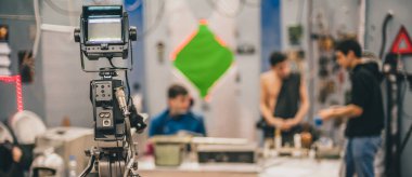 Sahne. Film ekibi takım stüdyo çekim film sahnesinde. Grup sinema seti