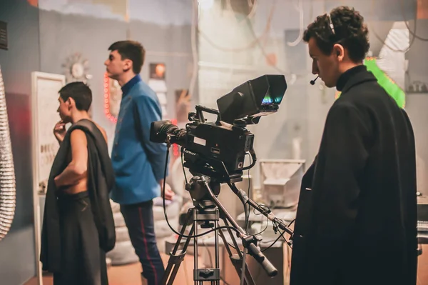 Sahne. Film ekibi takım stüdyo çekim film sahnesinde. Grup sinema seti