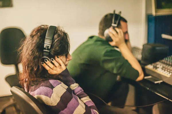 Sahne. Film ekibi Studio film montajı için. Analog ve dijital video düzenleme