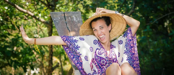 Šťastná Žena Cestovat Lodí Užívat Slunce Koh Hong Thajsko — Stock fotografie