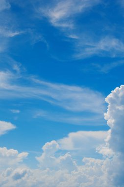 Soyut sanat mavi beyaz doğa gökyüzü desen arka plan bulutlar ile. Sakin ve huzurlu boş cennet