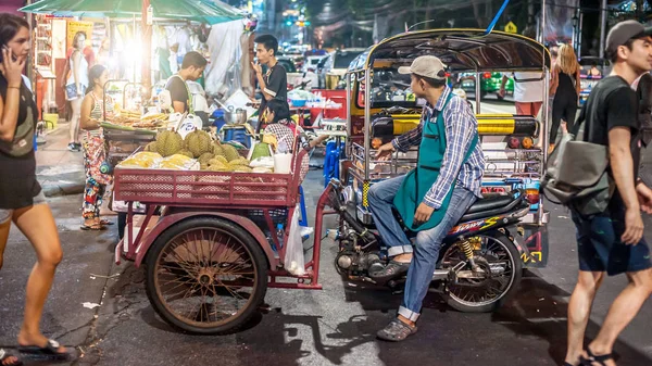 Bangkok Thaïlande Mars 2018 Vendeur Asiatique Non Identifié Prépare Nourriture — Photo