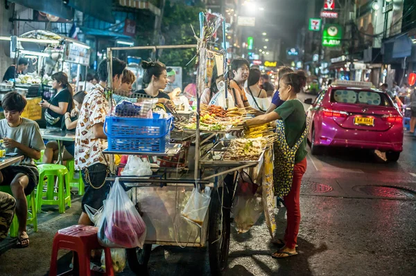 Bangkok Thaïlande Mars 2018 Vendeur Asiatique Non Identifié Prépare Nourriture — Photo