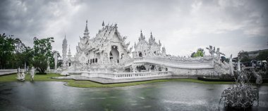 Wat Rong Khun - Beyaz Tapınak, Chiang Rai Tayland - Mayıs 2018 yaklaşık. Çağdaş Budist dini tapınak. Budizm mimarisi