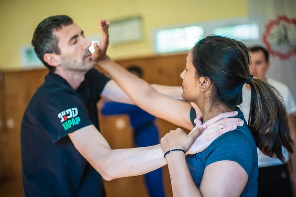 Belgrade Serbia Octubre 2018 Estudiante Practicando Lucha Callejera Técnica Autodefensa — Foto de Stock