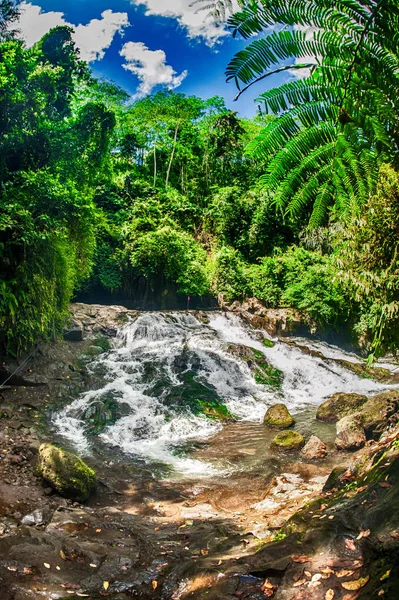 Een Exotische Landschappelijke Waterval Verborgen Tropisch Jungle Regenwoud Bali Indonesië — Stockfoto
