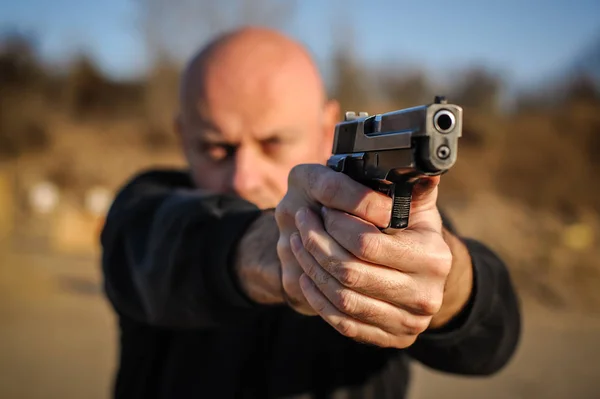 Agente Policía Guardaespaldas Apuntando Pistola Para Protegerse Del Atacante Punto — Foto de Stock