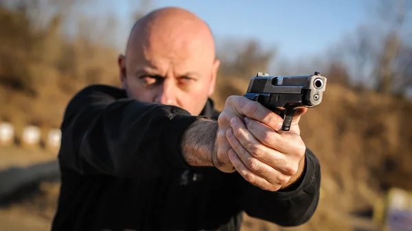 Polisen Agent Och Livvakt Pekar Pistol För Att Skydda Från — Stockfoto
