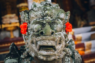 Portre portre geleneksel taş heykel sanat formu Hindu Budist kültür etkileri göstermek tapınaklar dahil. Bali, Endonezya