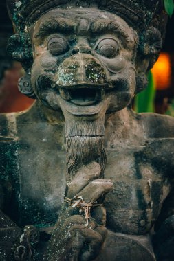 Portre portre geleneksel taş heykel sanat formu Hindu Budist kültür etkileri göstermek tapınaklar dahil. Bali, Endonezya