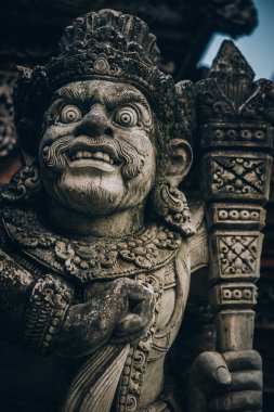 Portre portre geleneksel taş heykel sanat formu Hindu Budist kültür etkileri göstermek tapınaklar dahil. Bali, Endonezya