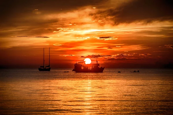 Barco Mergulho Pôr Sol Ilha Koh Tao Mar Andamão Tailândia — Fotografia de Stock