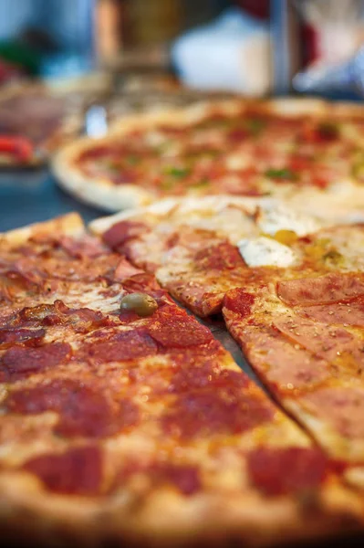 Свіжі Італійська Піца Пори Року Ресторані Швидкого Харчування Смачний Італійської — стокове фото