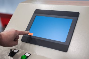 Eğer her şey düzgün sanayî makinaları mekaniği ve fabrika işçisi sanayi makine ve denetimleri ayarlar