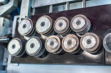 Ayrıntı görünümü mekanik fındık taşıma sisteminin endüstriyel fabrika kadar kapatın