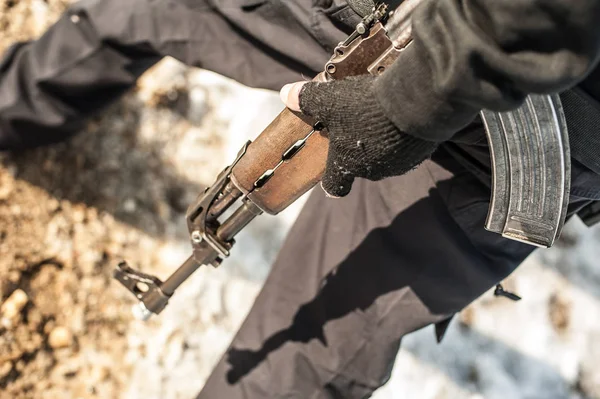 Kalaşnikof Kağit Makinalı Tüfek Açık Atış Poligonuna Asker Ateşli Silah — Stok fotoğraf
