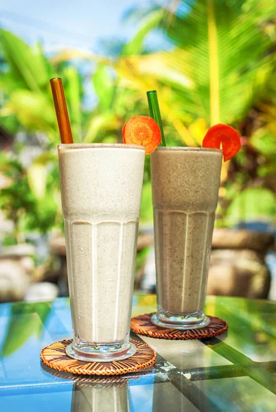 Smoothie protein shake with fresh fruit. Power and energy drink — Stock Photo, Image