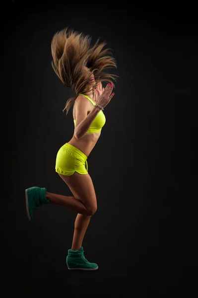 Instrutor de fitness de dança Zumba fazendo exercícios aeróbicos esportivos. Mo — Fotografia de Stock