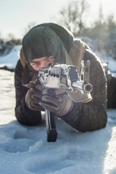 Kalashnikov rifle front view gun point. Direct machine gun close-up — Stock Photo, Image