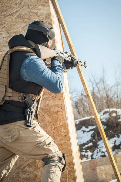 Special forces action shooting and moving defensive rifle firearm training — Stock Photo, Image