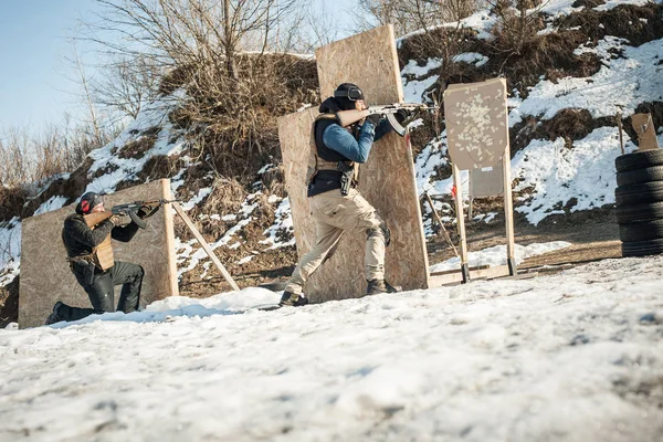 Özel kuvvetler eylem çekim ve hareketli tüfek ateşli silah açık öğretim