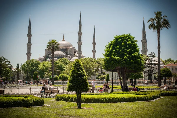 Muzeum Hagia Sophia i fontanna z Sultan Ahmet Park — Zdjęcie stockowe
