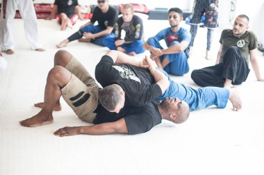 Bjj Brezilya jiu-jitsu zemin mücadele eğitim ve gösteri tutumlu