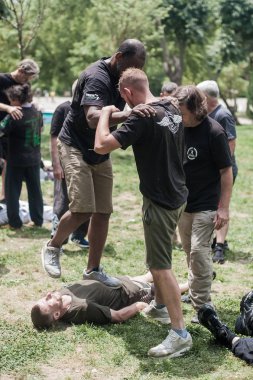 Uluslararası öğrencilerin büyük bir grup sert mukavemet enerji eğitimi var